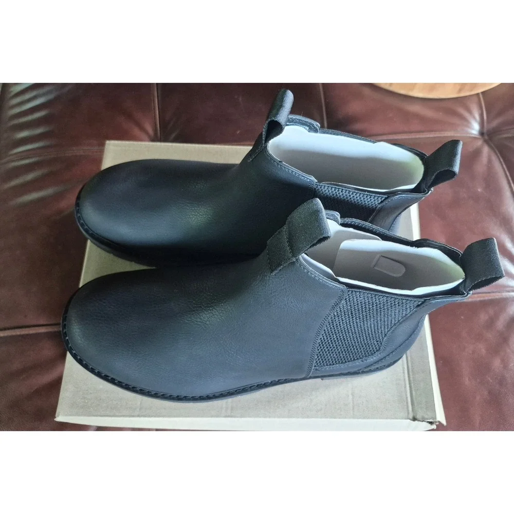 Portland Boot‎ Company Men's Size 10W Black Chelsea Boots Lug Sole Pull On Wide